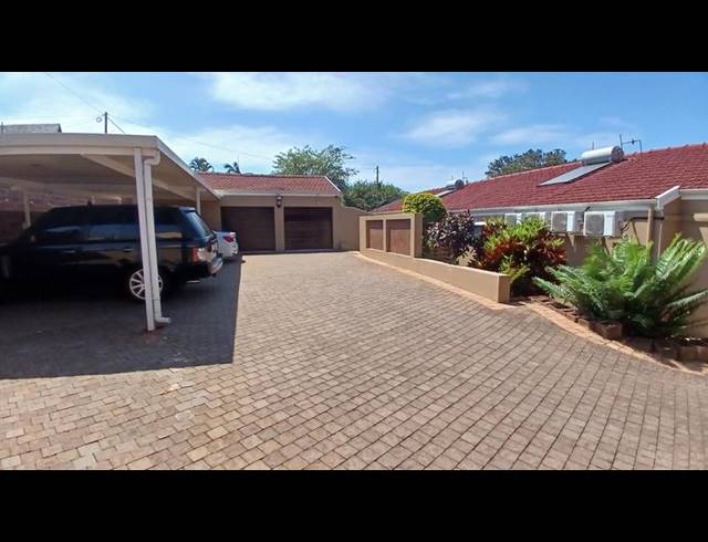 4 BEDROOM HOUSE FOR SALE IN LA LUCIA